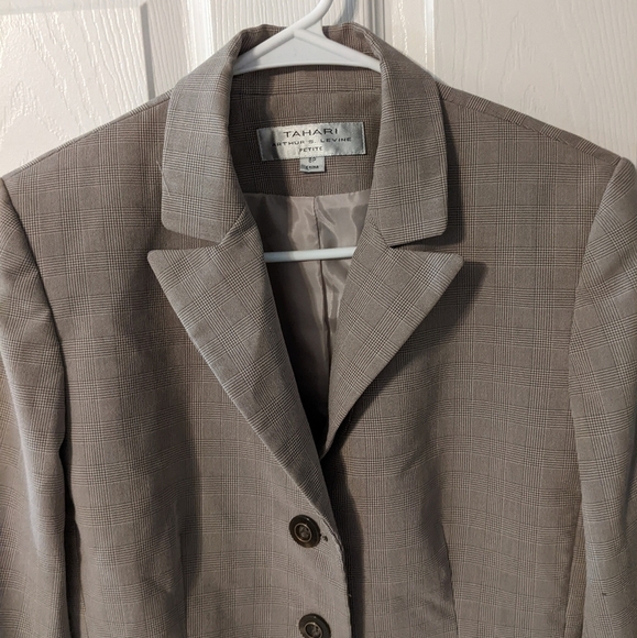 Tahari Arthur S‎ Levine Greige Button Front Collared Blazer Size 8 Petite *Flaw* - Picture 6 of 8